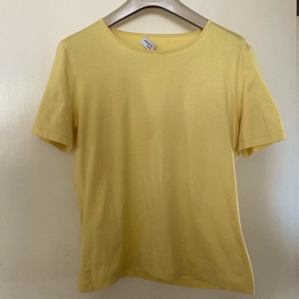 AKRIS punto soft yellow cotton t-shirt, slim fit Ladies size 8. Made in Italy.